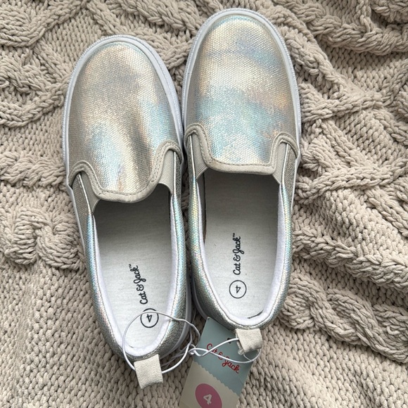 NWT iridescent silver shoes - Picture 1 of 5